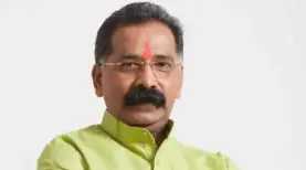 शिवसेना ठाकरे गटाचे माजी आमदार राजन साळवी यांनी दिला राजीनामा Former MLA of Shiv Sena Thackeray faction Rajan Salvi resigns