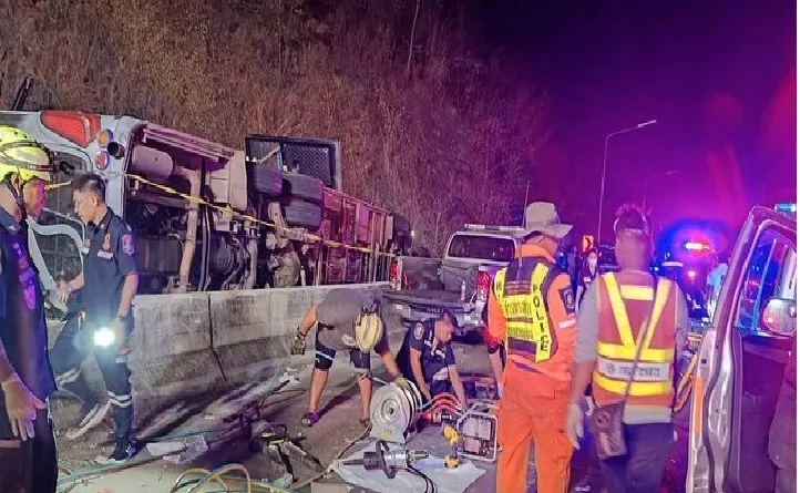 18 killed as bus falls into ravine in Thailand
