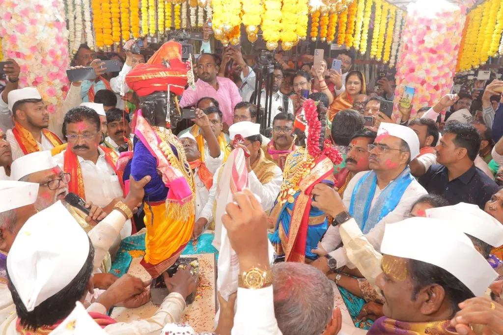 श्री विठ्ठल रुक्मिणी मातेचा शाही विवाह सोहळा संपन्न The royal marriage ceremony of Shri Vitthal Rukmini Mata is completed.