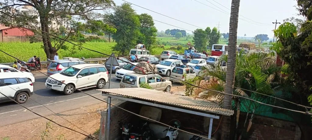 Persistent Traffic Jam on Kurundwad-Shirol Road!