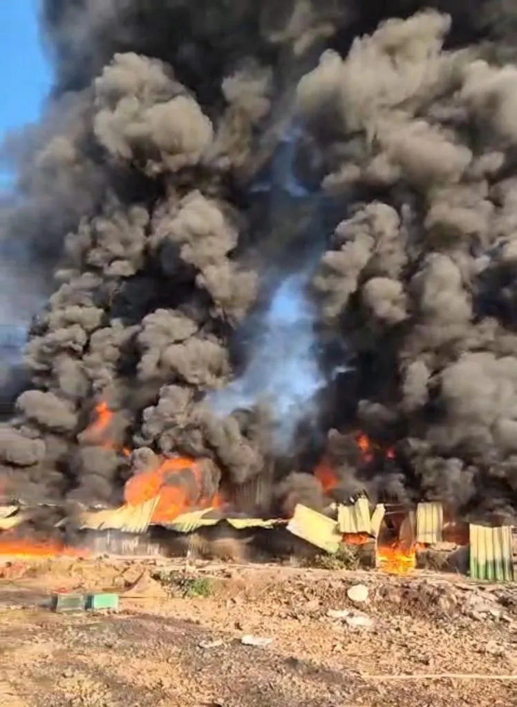 Massive fire breaks out at food godown in Sangli