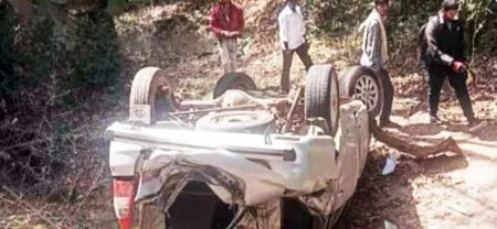 8 tourists injured in car accident