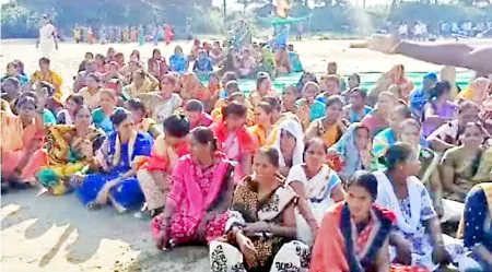 Hundreds of fisherwomen attempt to take a water samadhi