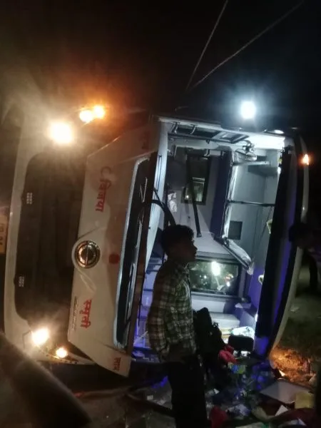 One killed, 38 injured as Aram bus overturns