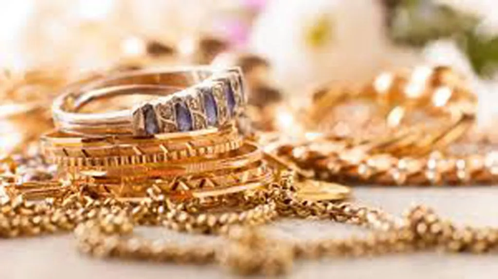 Jewelry worth Rs 1 crore sold for Rs 700