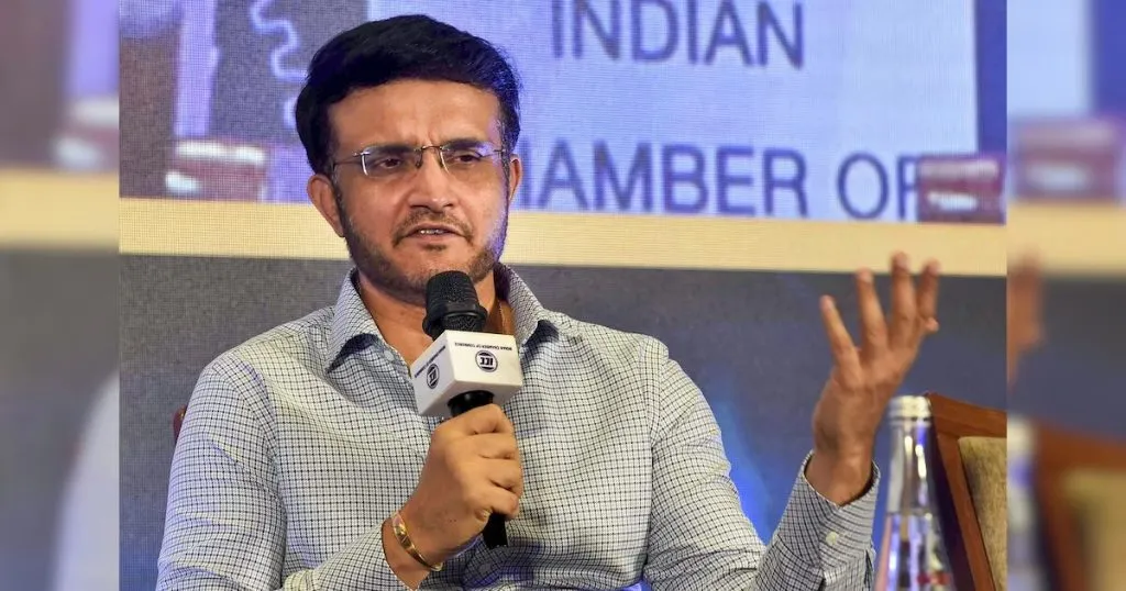 सौरभ गांगुलीच्या गाडीला अपघात Sourav Ganguly's car meets with an accident