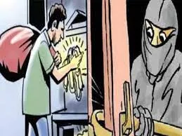 भरदिवसाच्या घरफोडीने गोमेवाडी हादरली Gomewadi rocked by broad daylight burglary