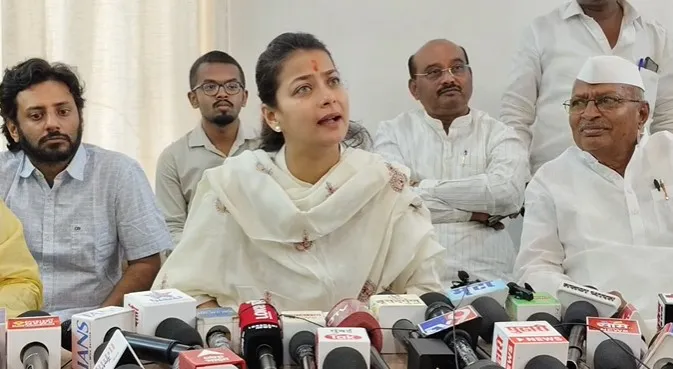 MP Praniti Shinde criticizes the government over the Ladki Bahin scheme