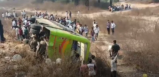 Karnataka Bus and Tractor Accident in Mhaisal, Miraj