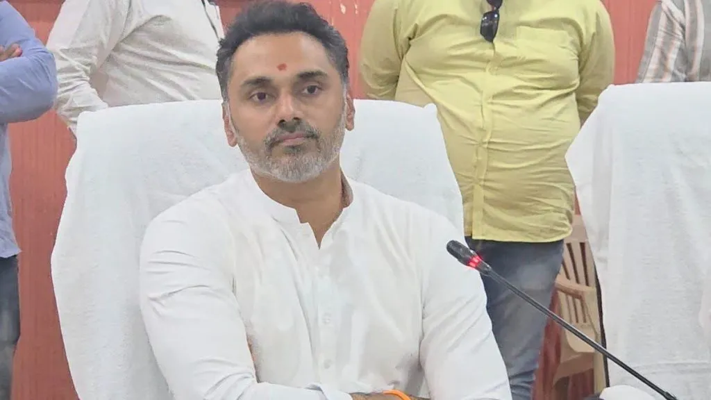 Kadam Clarifies Statement on Victim's Lack of Resistance