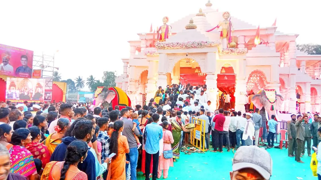 Crowds gather for the darshan of Nandgad Lakshmi Devi