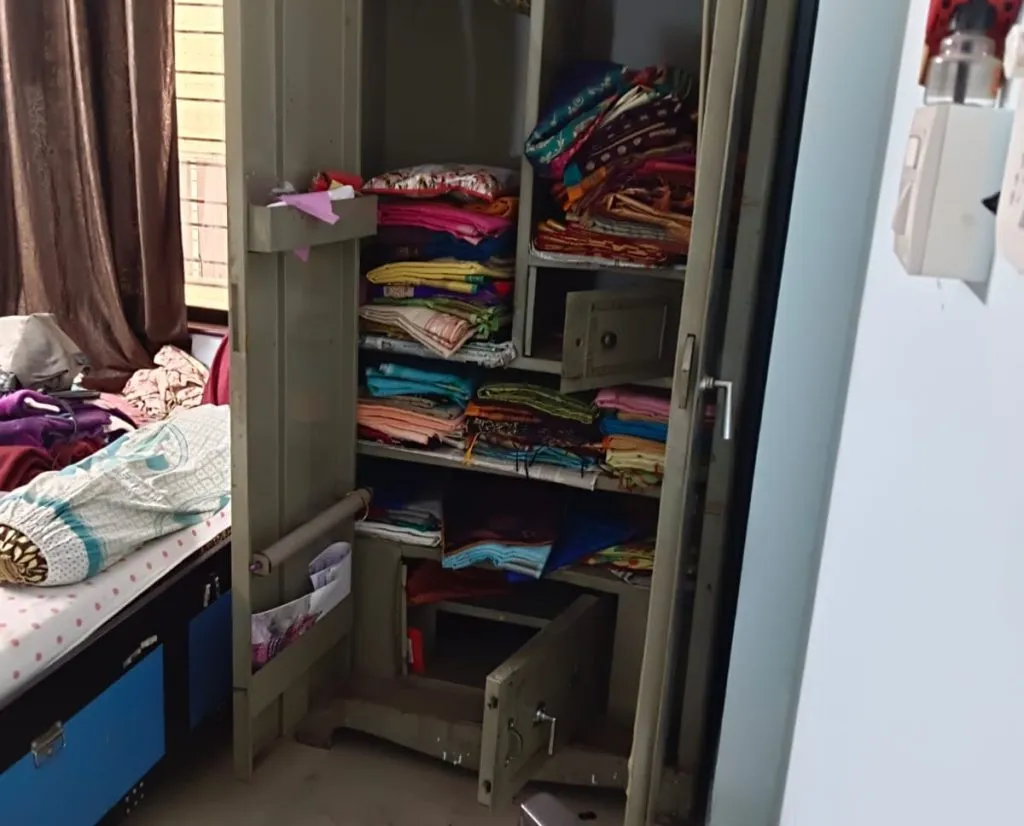 रामानंदनगरमध्ये घरफोडी ; 17 तोळे सोन्याचे दागिने लंपास Burglary in Ramanandnagar; 17 tolas of gold ornaments stolen