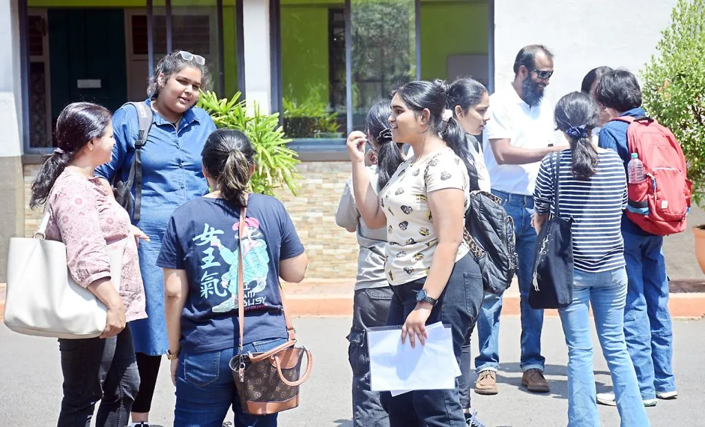 दहावीची परीक्षा सुरू 10th class exams begin