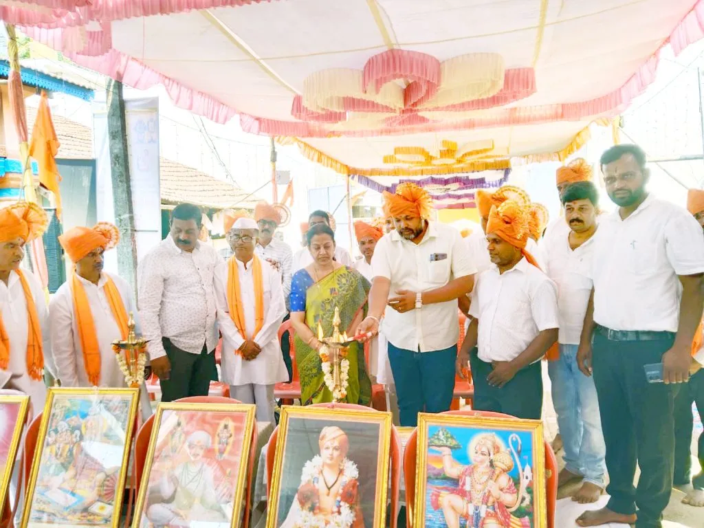 धर्माचरणाशिवाय केलेली भक्ती निष्फळ Devotion without religious practice is fruitless.