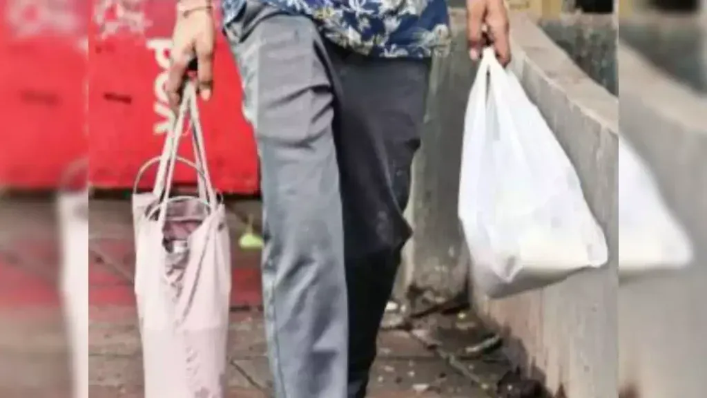 प्लास्टिक वापरणारांवर आता थेट कारवाई Direct action now against those using plastic