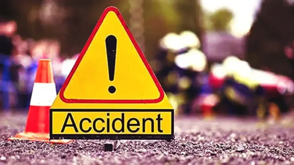 Three injured in a two-wheeler collision