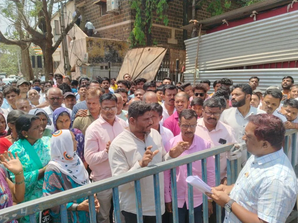 बेकायदा प्रकारामुळे सावगाव ग्रामस्थ आक्रमक Savgaon villagers aggressive due to illegal activities