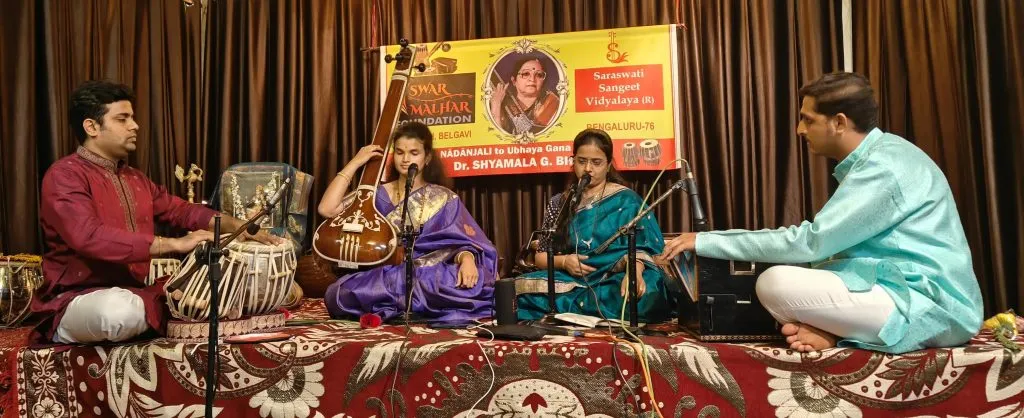 स्वरमल्हार फाऊंडेशनतर्फे शास्त्रीय संगीत बैठक Classical music meeting organized by Swaramalhar Foundation
