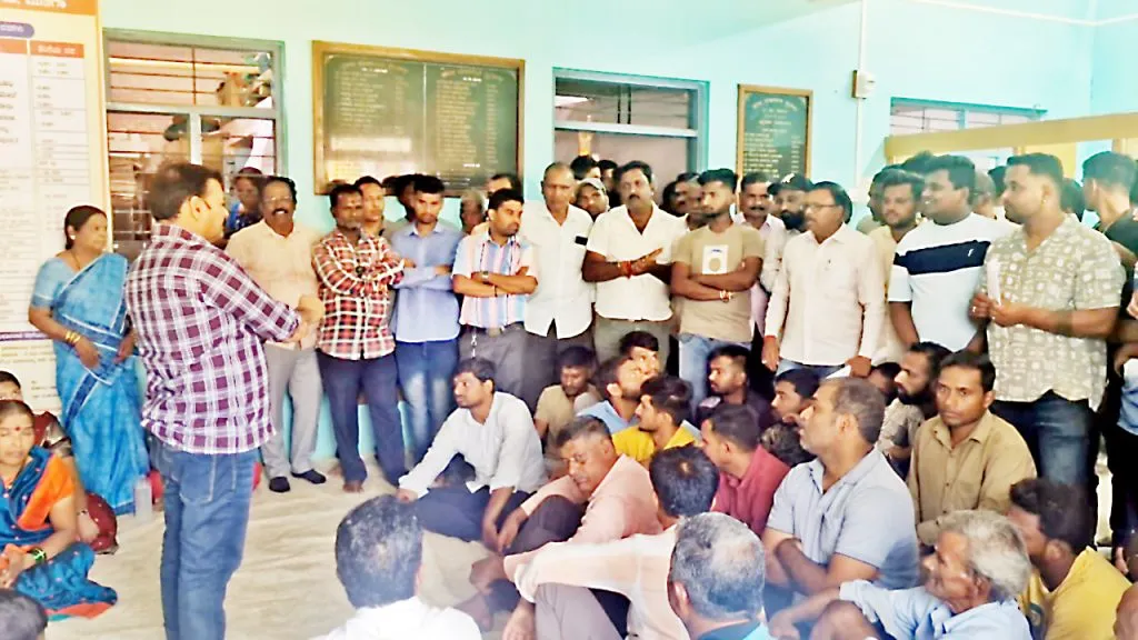 Villagers protest against PDO-Gram Panchayat President