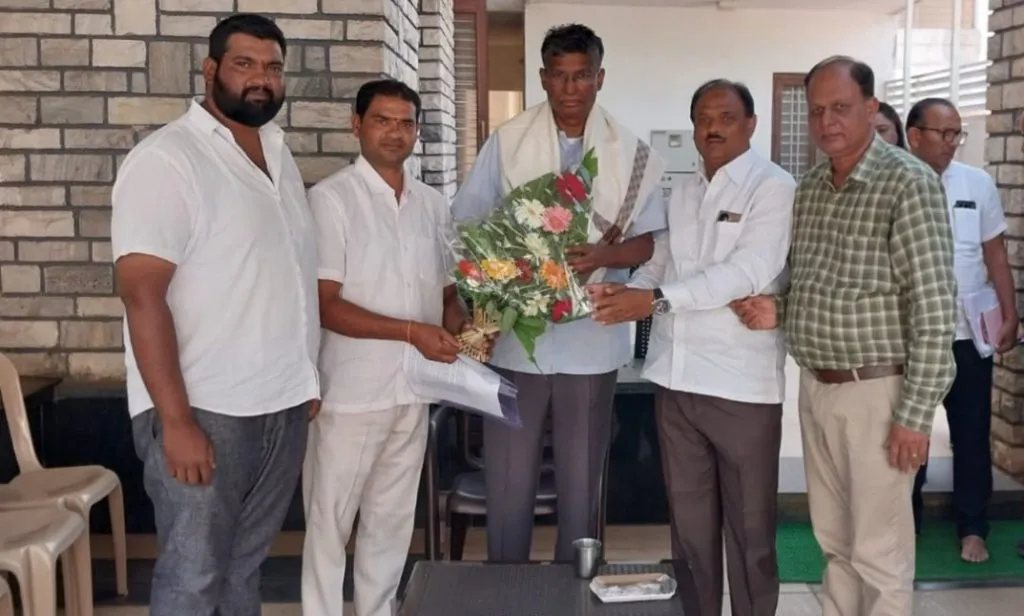 Approve a fund of five crores for the development of Khanapur city