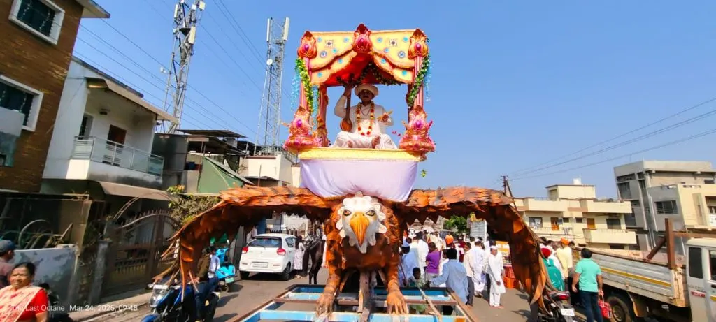 With the rhythm of Taal-Mridang, Lakshatirth began to sway...