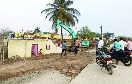 टोलनाका विस्तारीकरणासाठी वराडेत भूसंपादनाचा हातोडा Land acquisition initiated in Varade for toll plaza expansion