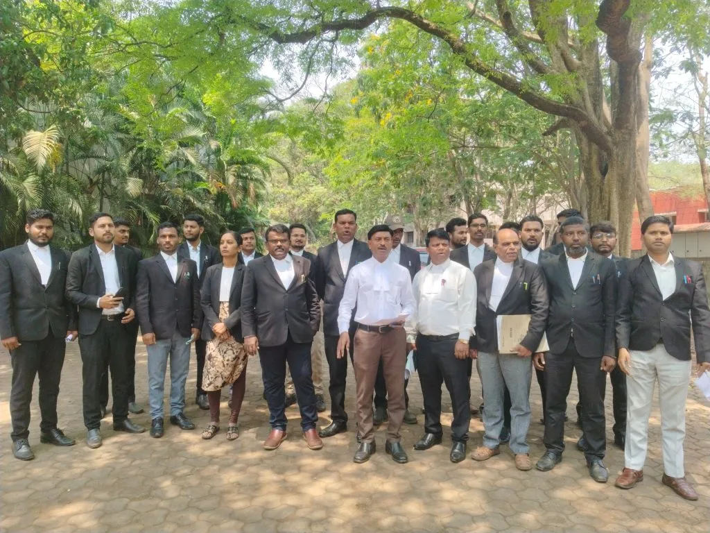 Arrest the accused who attacked the lawyer.