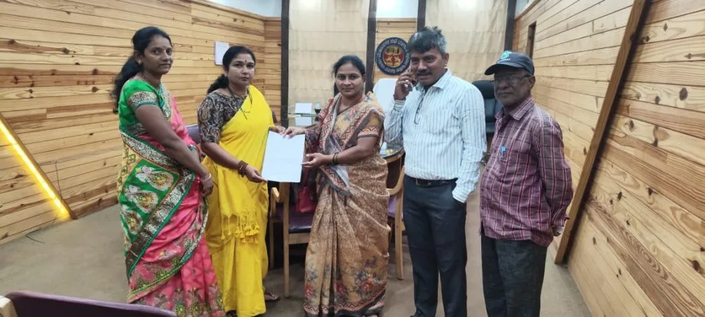 आनंदनगर येथील जलवाहिनी बदला Change the water channel in Anandnagar