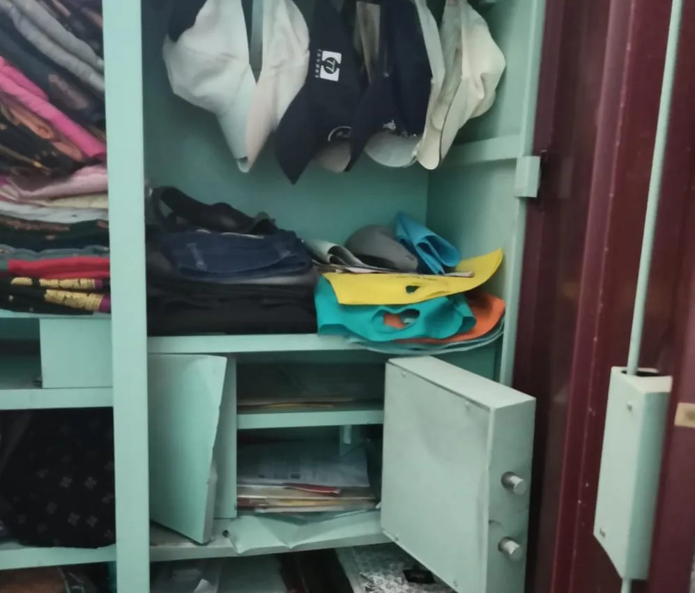 Nothing found, belongings scattered by thieves