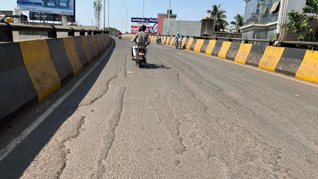 Kapileshwar flyover dangerous for motorists