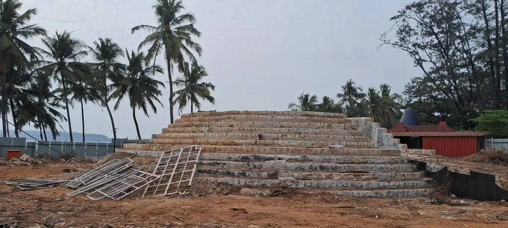 Construction of brother's tomb stalled due to relatives' insistence