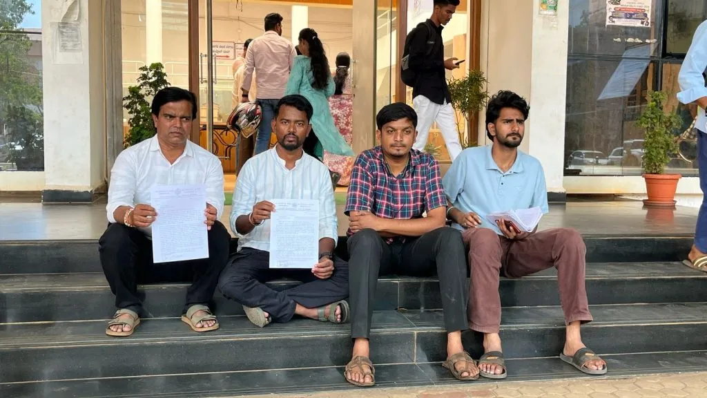 Independent corporator Shankar Gowda Patil's hunger strike in front of the Municipal Corporation