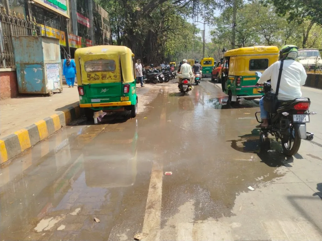 Sewage from the sewer in front of the courthouse spills onto the road