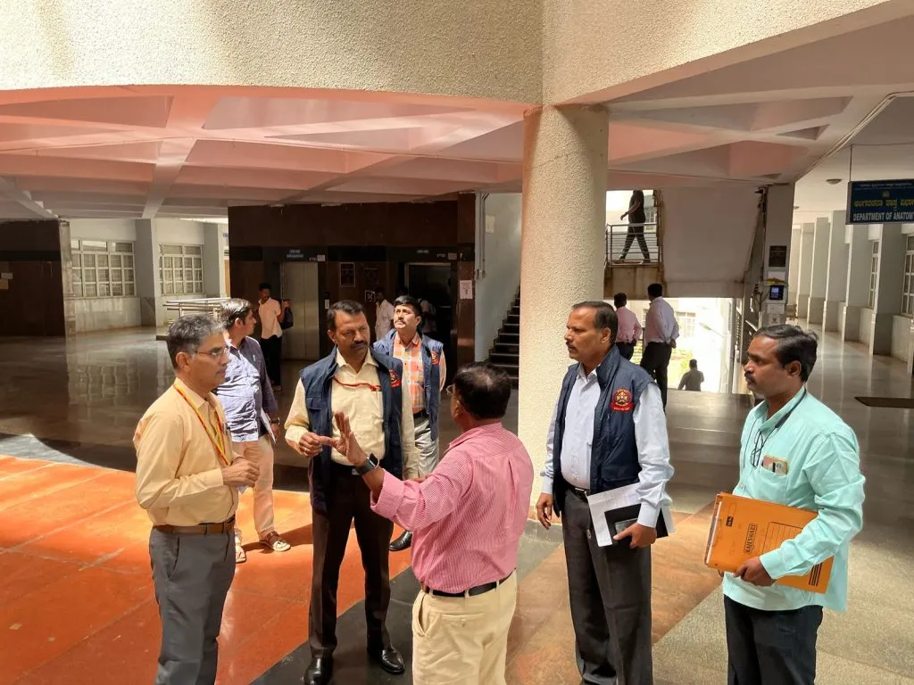 Lokayukta's visit creates excitement in 'Civil'