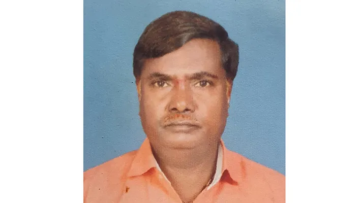 बसमध्ये गळफास घेऊन परिवहन कर्मचाऱ्याची आत्महत्या Transport employee commits suicide by hanging himself in bus