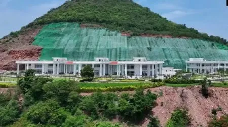 डोळे दीपवणारा ‘जगन पॅलेस’ The dazzling 'Jagan Palace'