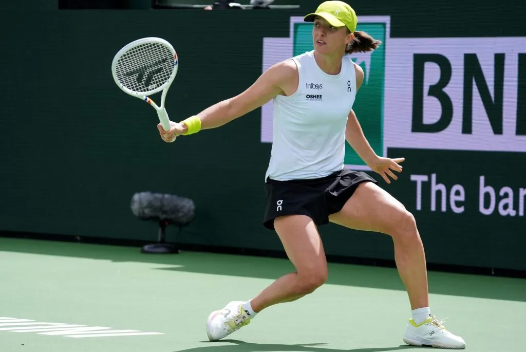 Swiatek, Rune, Medvedev in quarterfinals