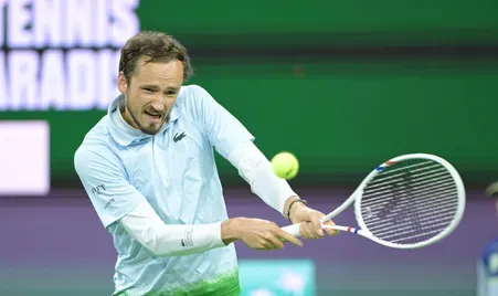 Medvedev, Sviatek advance to fourth round