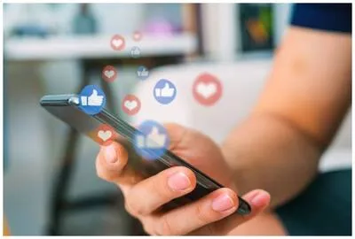 फसवणूक टाळण्यासाठी मोबाईलचा वापर सतर्कतेने करा Use mobile cautiously to avoid fraud