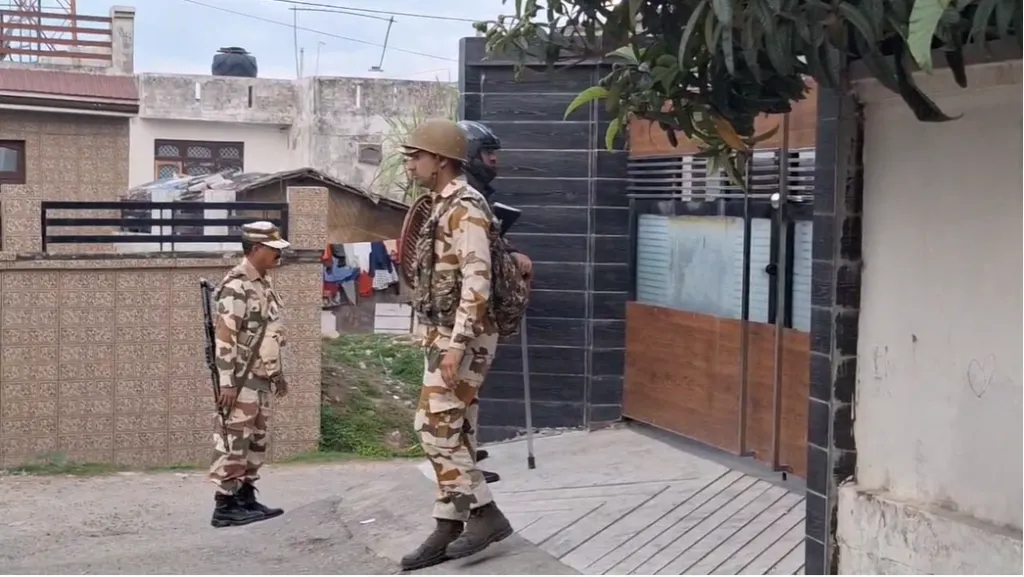 जम्मू-काश्मीरमध्ये एनआयएची कारवाई, 12 ठिकाणी छापे NIA action in Jammu and Kashmir, raids at 12 places