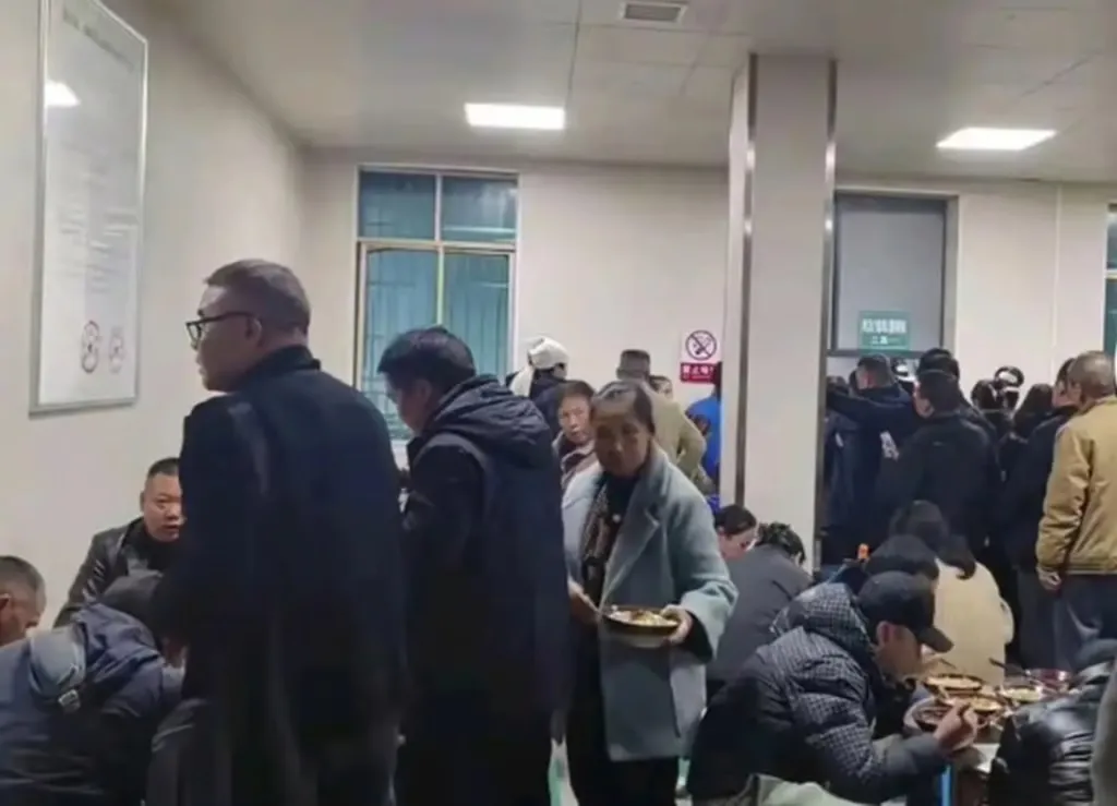 People are eager to come to the cemetery.