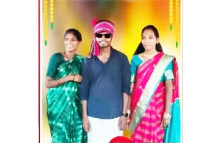 Two young women fell in love.