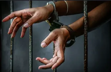 Crime News : रस्त्यावर वाढदिवस साजरा करण्यावरून राडा, 16 जणांविरुद्ध गुन्हा दाखल other suspects injured hitting head with an iron rod beat with sticks