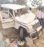 नरसिंहगावजवळ बोलेरो गाडी पलटली Bolero vehicle overturned near Narsinghgaon