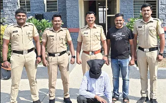फरारी आरोपीला केले सिनेस्टाईल जेरबंद Absconding accused nabbed in cinematic style