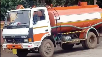 रत्नागिरी तालुक्यात धावला पहिला टँकर The first tanker arrived in Ratnagiri taluka