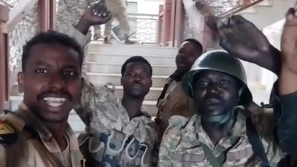 Sudanese army seizes presidential palace