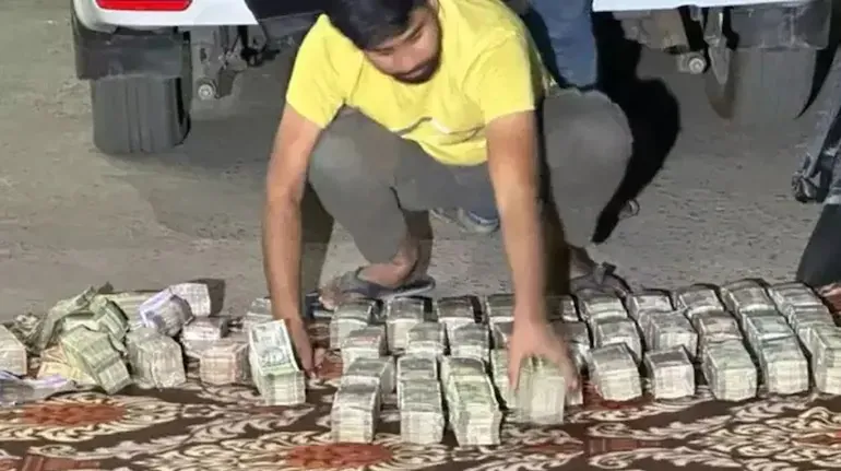 Car full of currency notes found in Raipur