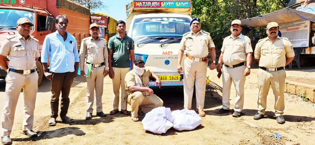 Goan-made liquor seized at Anmod excise checkpoint