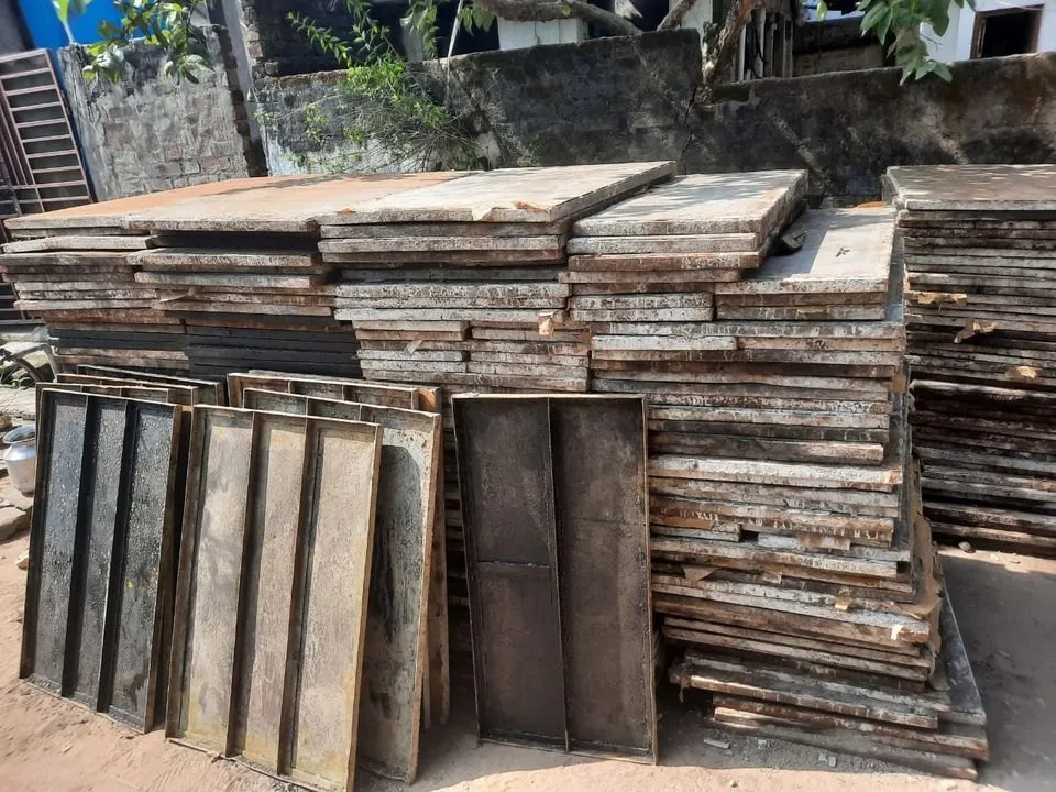 सेंट्रींगच्या प्लेटा चोरीचा गुन्हा उघड Case of stolen centering plates uncovered